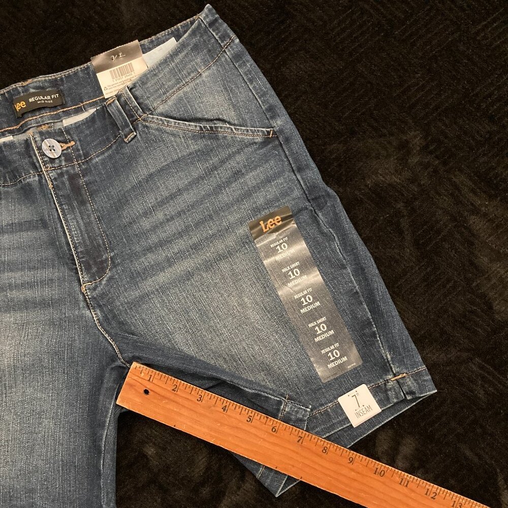 Lee Women's Regular Fit Chino Walkshorts: EXPEDITION: 10:M 7'' Inseam NWT Shorts - Picture 10 of 11